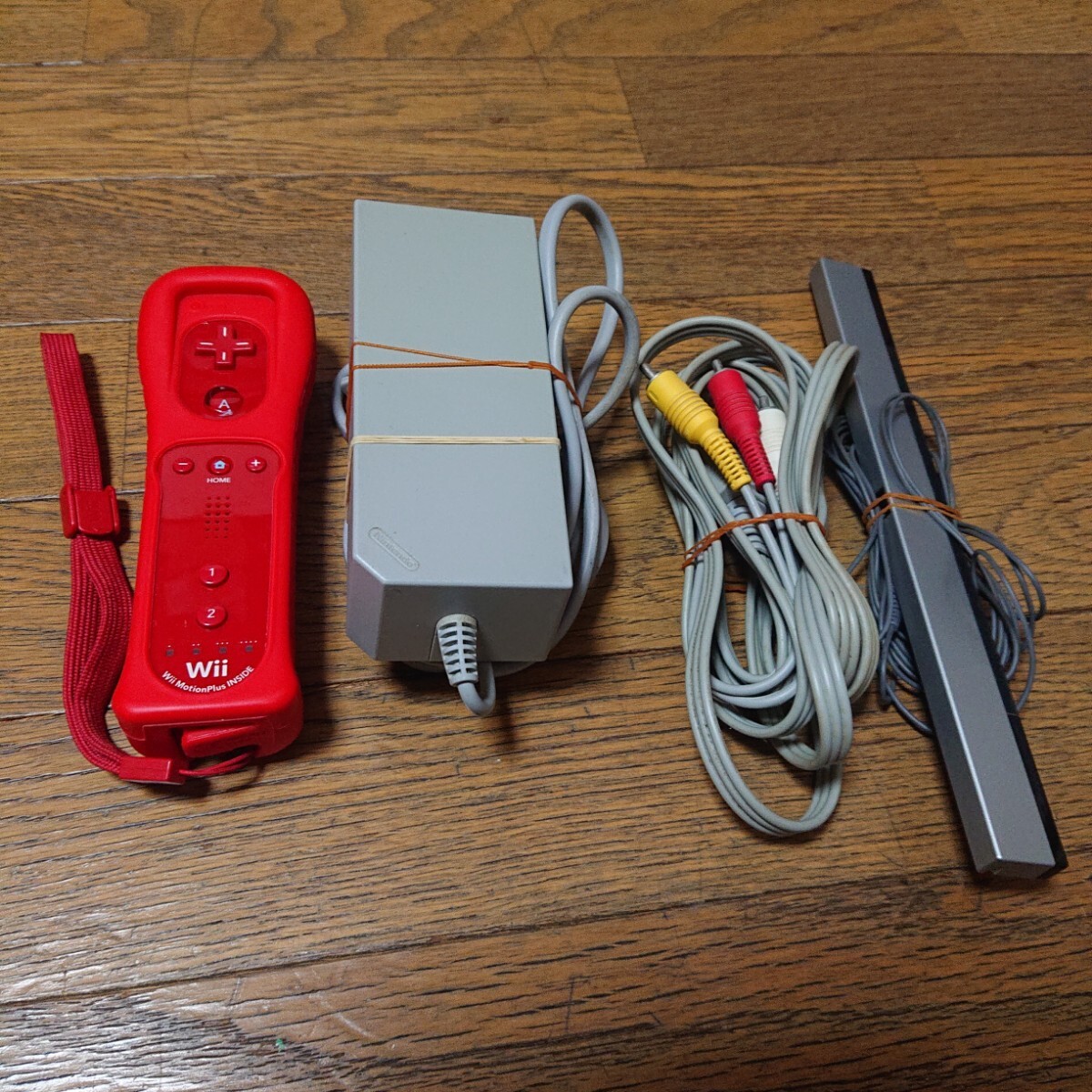 Wii 本体 赤 スーパーマリオブラザーズ 25周年 限定版 一式 Wii 本体 赤 スーパーマリオブラザーズ 25周年 限定版 一式