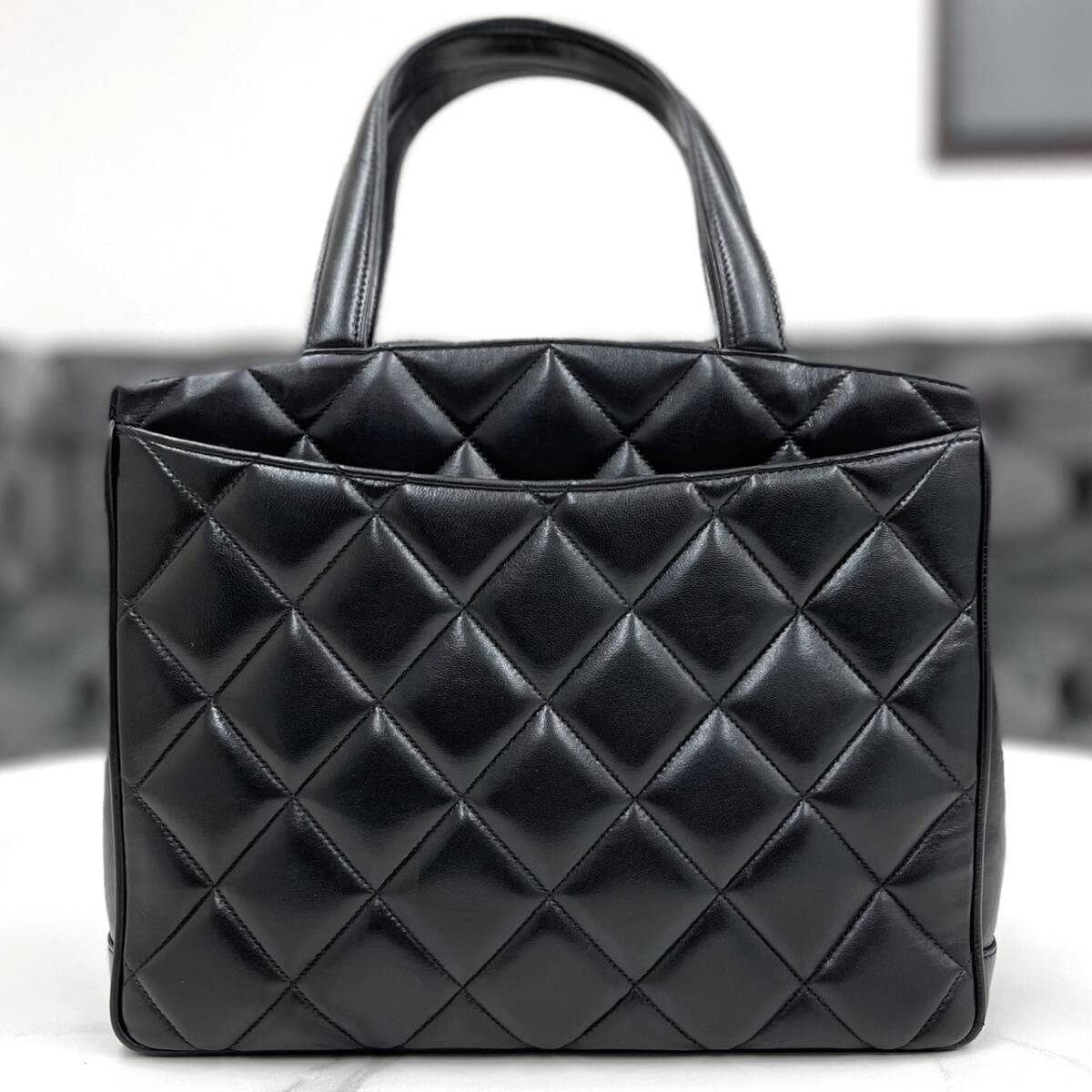 美品 シャネル マトラッセ ラムスキン 黒 ハンドバッグ 3番台 美品 シャネル マトラッセ ラムスキン 黒 ハンドバッグ 3番台