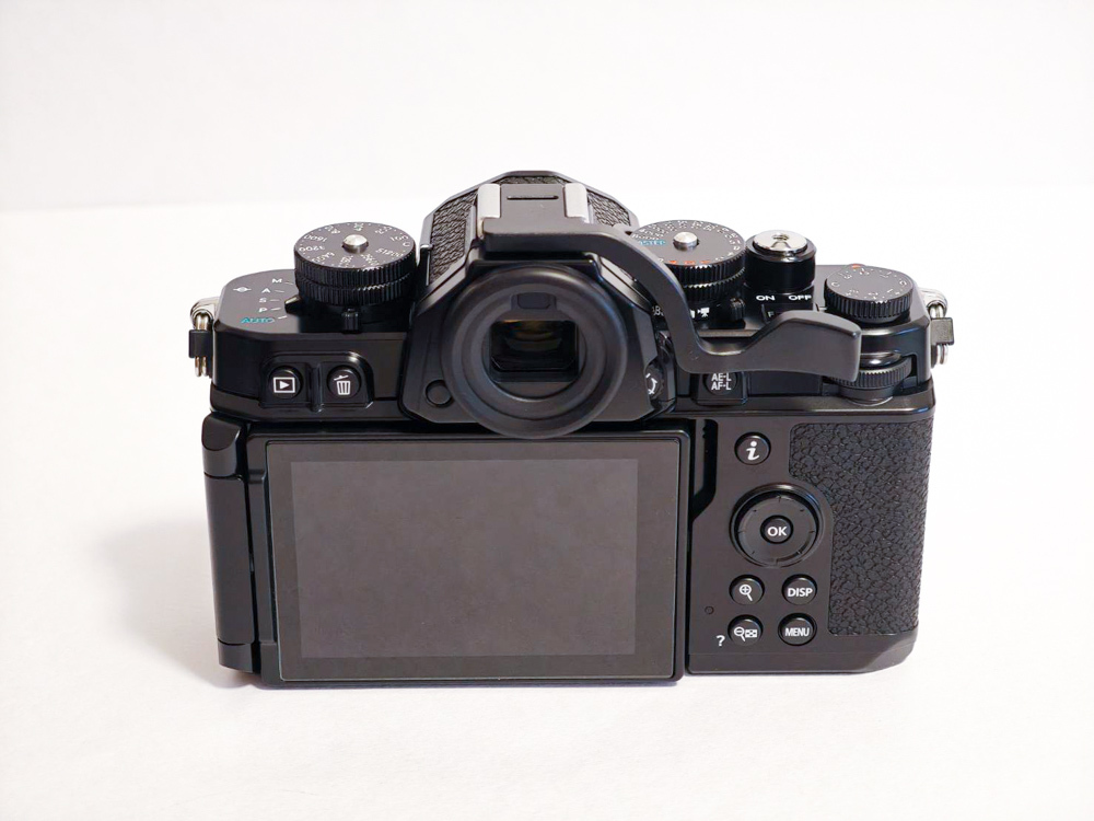 新品同様】 ニコン NIKON Z f ボディ Zf /ショット数789枚 新品同様】 ニコン NIKON Z f ボディ Zf /ショット数789枚