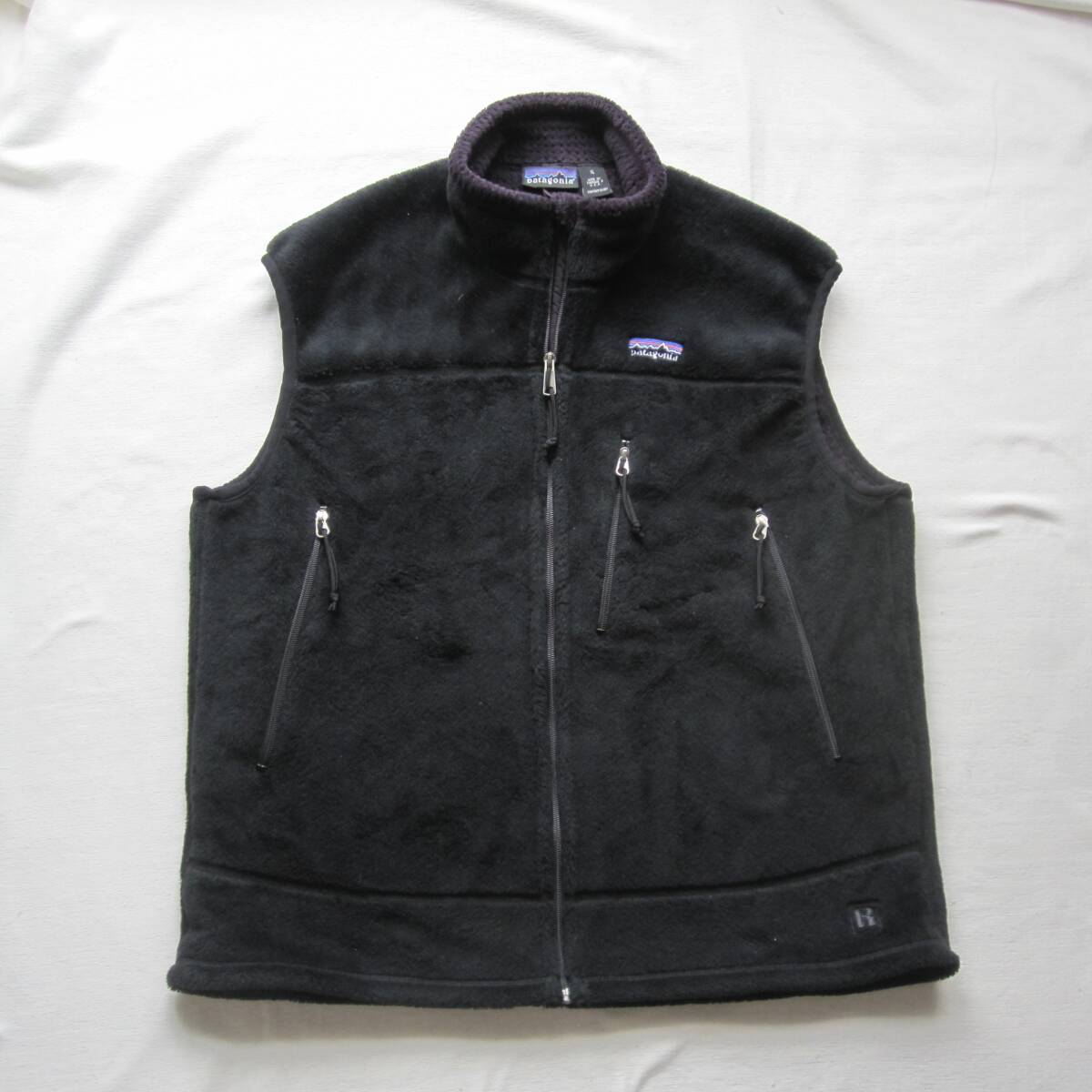 11480円 ☆ '02 パタゴニア R4 ベスト (XL) 刺繍タグ 2002 USA製 11480円 ☆ '02 パタゴニア R4 ベスト (XL) 刺繍タグ 2002 USA製