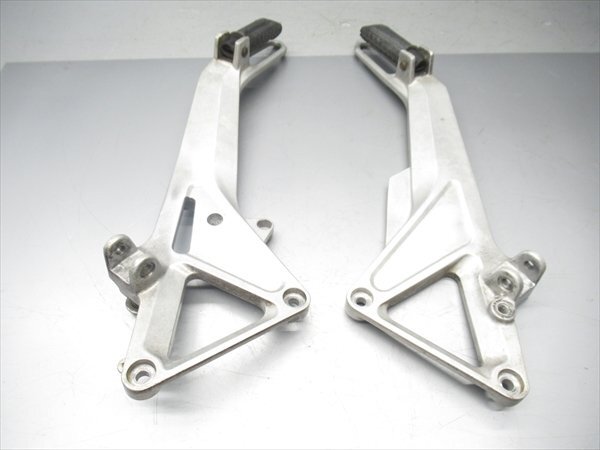I2R6-0905 ホンダ ホーネット250 タンデムステップ 左右 純正品 【MC31-100～ 前期型 動画有】