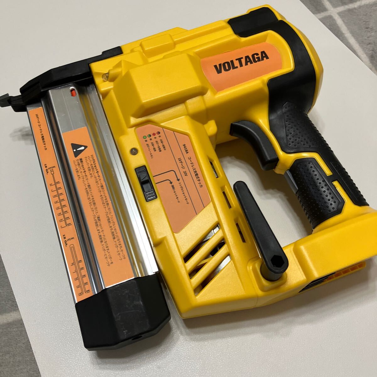 VOLTAGA 電動タッカー 充電式 強力 ピンタッカ フィニッシュ VOLTAGA 電動タッカー 充電式 強力 ピンタッカ フィニッシュ