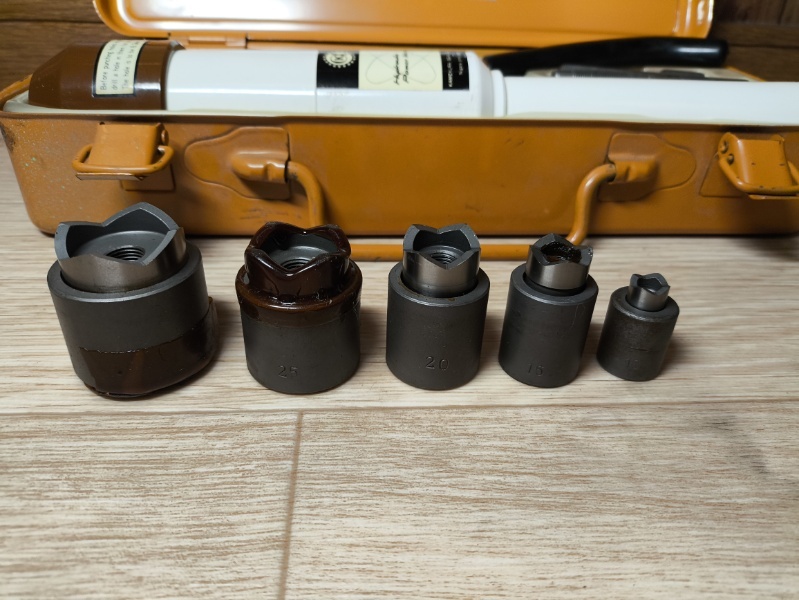 美品 亀倉精機 リード 油圧パンチ HP-1 パワマンジュニア 手動 美品 亀倉精機 リード 油圧パンチ HP-1 パワマンジュニア 手動