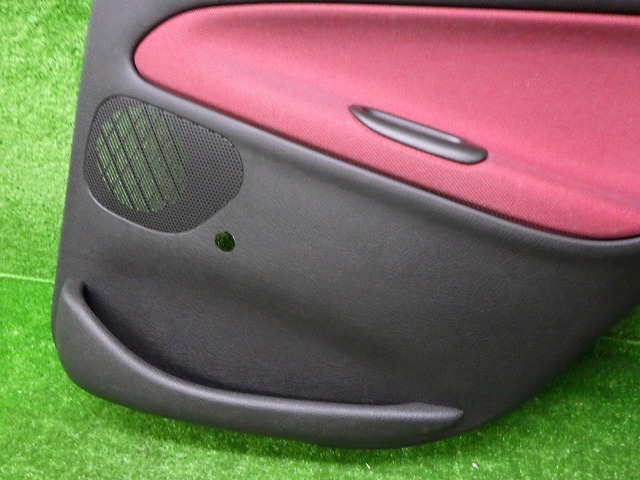 未使用品　プジョー　206　2001～2004年　右側(cè)　リア側(cè)　ドアパネル　內(nèi)張り　9638691677　240904028