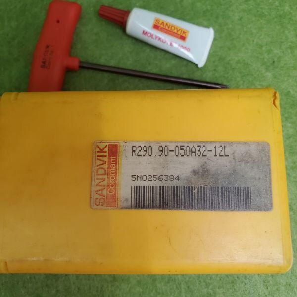 中古品】 SANDVIK フェイスミルカッター チップ2種 計21個付 sp 中古品】 SANDVIK フェイスミルカッター チップ2種 計21個付 sp