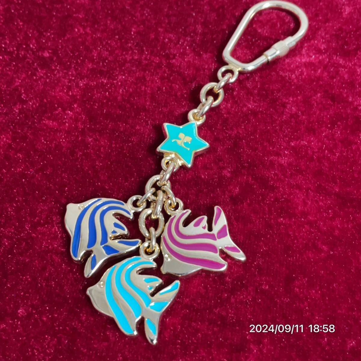 Courrges クレージュ フィッシュ 魚モチーフ ゴールドカラー チャーム キーホルダー キーリング_画像2