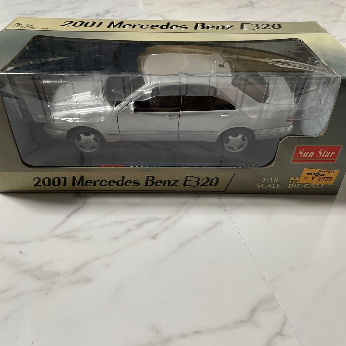 【絶品】 箱付き》【1/18スケール】2001 Mercedes Benz E320 Sun Star サンスター