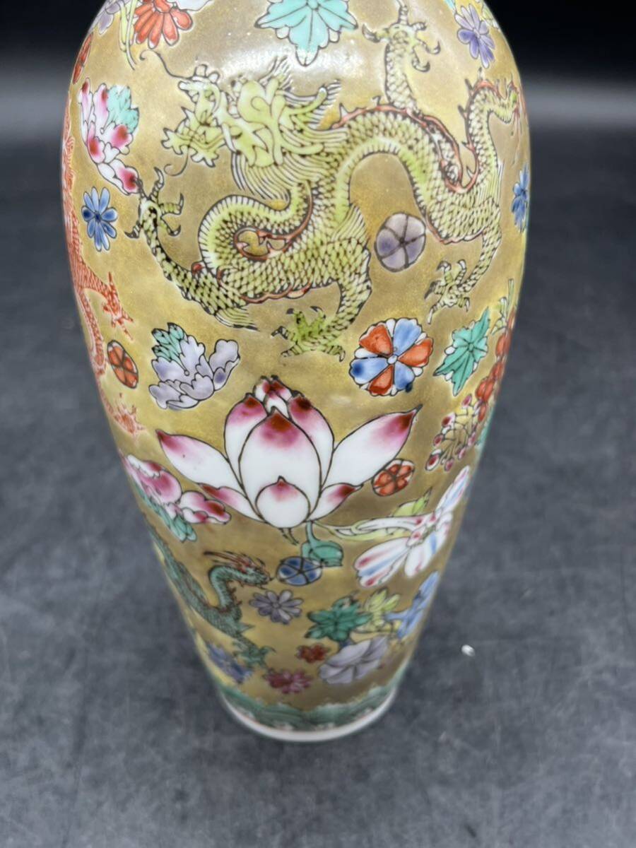 R6090502 中国美術 景徳鎮製 粉彩色絵花 龍 文黄釉花瓶 置物 R6090502 中国美術 景徳鎮製 粉彩色絵花 龍 文黄釉花瓶 置物