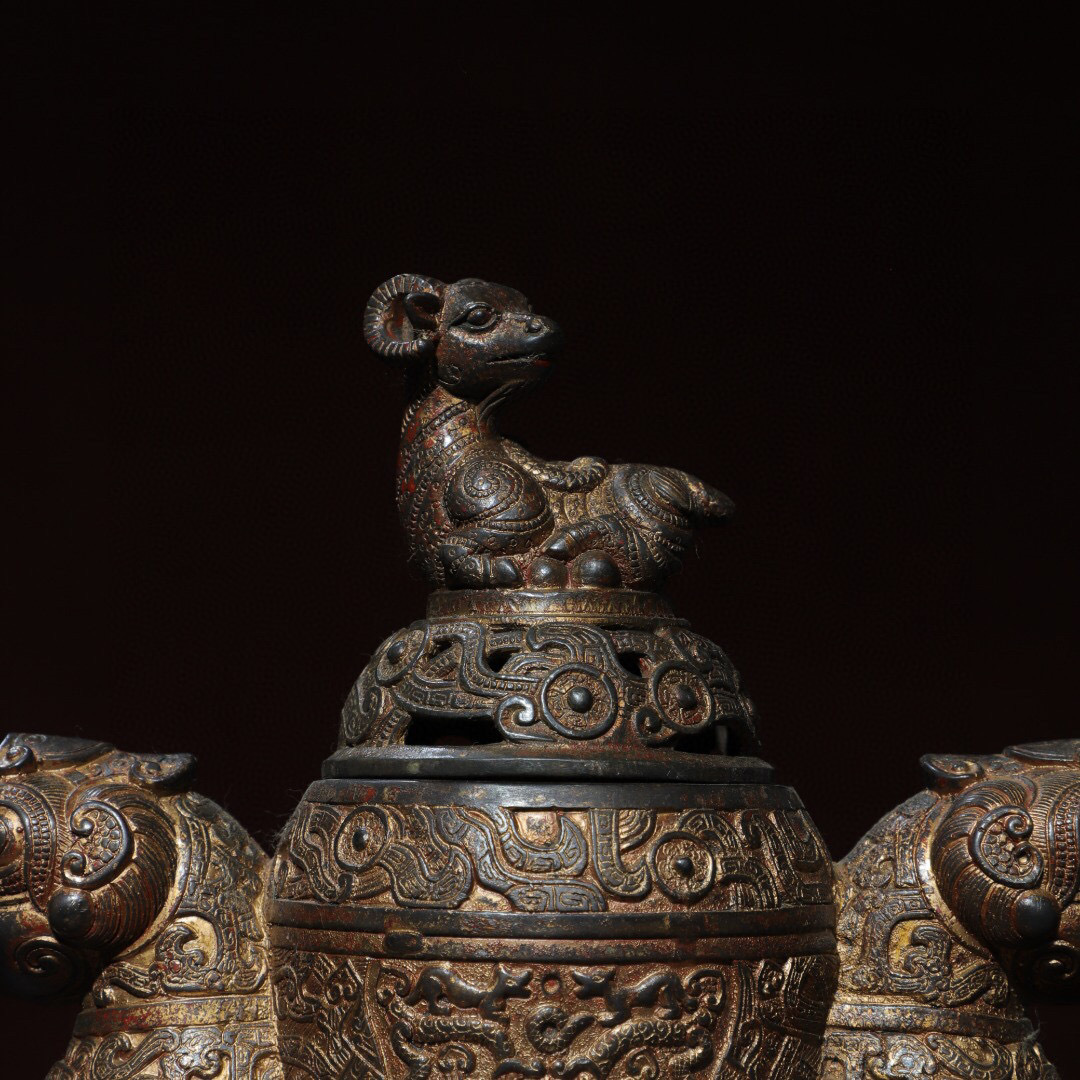 超珍館蔵】銅製 拓金 羊尊熏香炉 置物 古賞物 古美術品 稀少珍蔵 超珍館蔵】銅製 拓金 羊尊熏香炉 置物 古賞物 古美術品 稀少珍蔵
