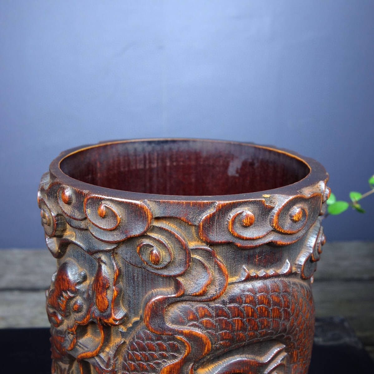 超珍館蔵】竹材細密彫 龍行天下紋 筆筒 置物 古賞物 古美術品 超珍館蔵】竹材細密彫 龍行天下紋 筆筒 置物 古賞物 古美術品