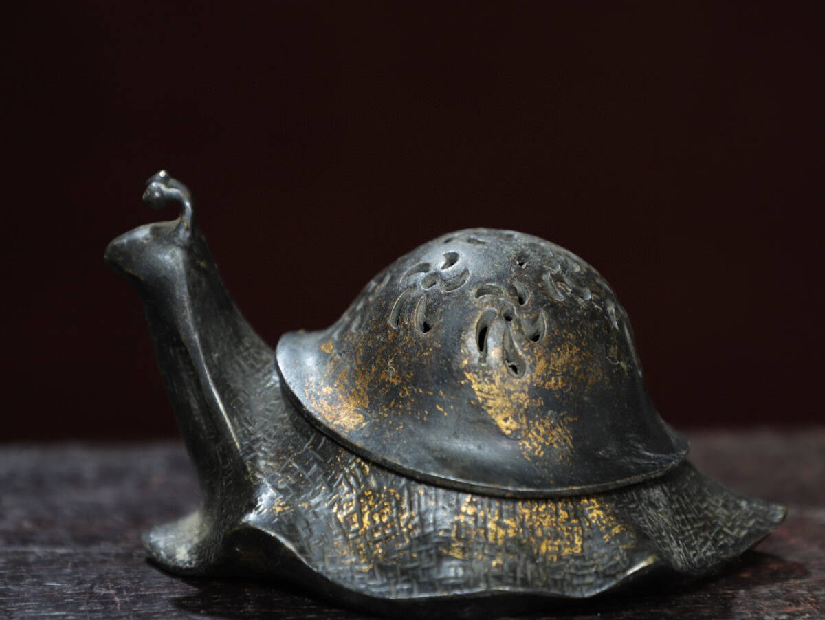 超珍館蔵】銅製 拓金 蝸牛熏香炉 置物 古賞物 古美術品 稀少珍蔵 超珍館蔵】銅製 拓金 蝸牛熏香炉 置物 古賞物 古美術品 稀少珍蔵