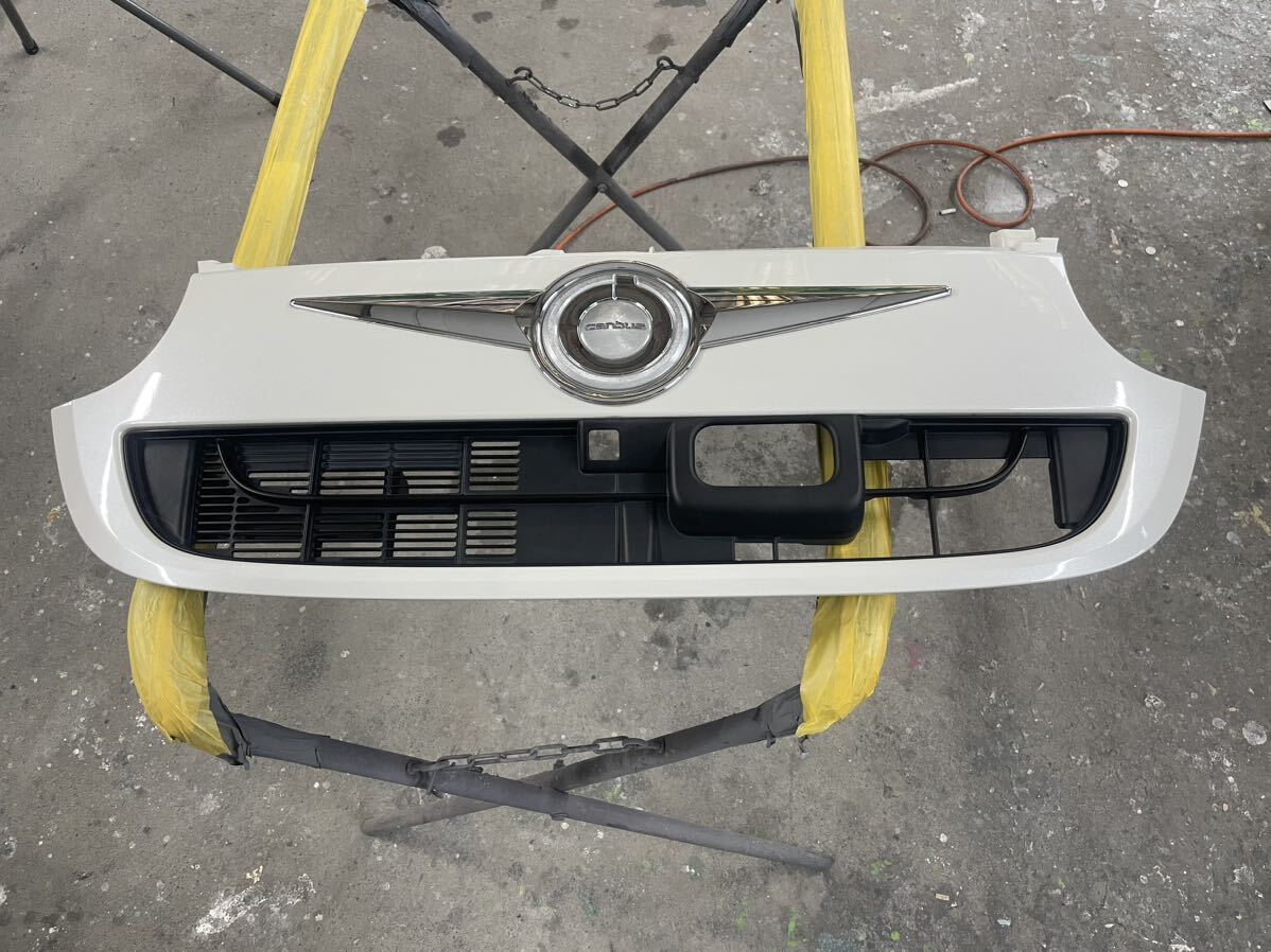 ダイハツ　ムーヴキャンバス　LA800S/LA810S 純正フロントグリル　バンパーグリル　中古　W24パールホワイト　純正OPエンブレム付き