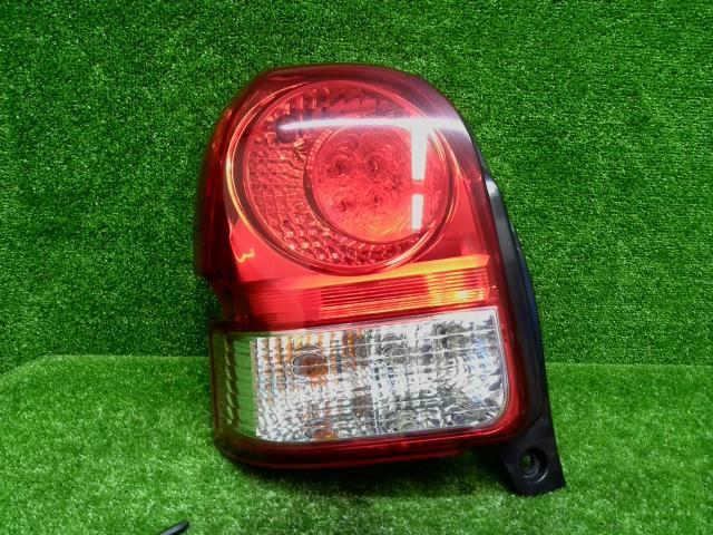 ☆ポルテ DBA-NCP141 左テールランプ テールライト G 81561-52A30☆