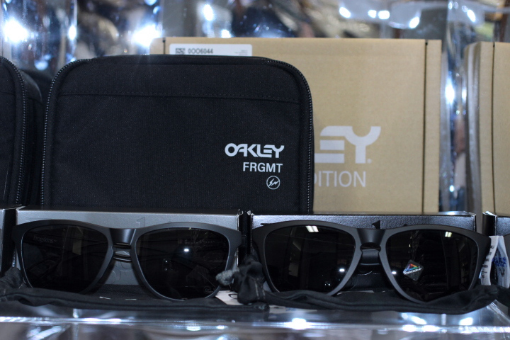 新品未使用 Fragment design × Oakley (フラグメント オークリー 新品未使用 Fragment design × Oakley (フラグメント オークリー