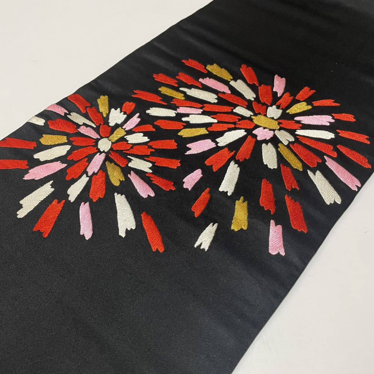 D642 アンティーク帯 名古屋帯 八寸 蘇州刺繍 金糸 花火 和装 D642 アンティーク帯 名古屋帯 八寸 蘇州刺繍 金糸 花火 和装