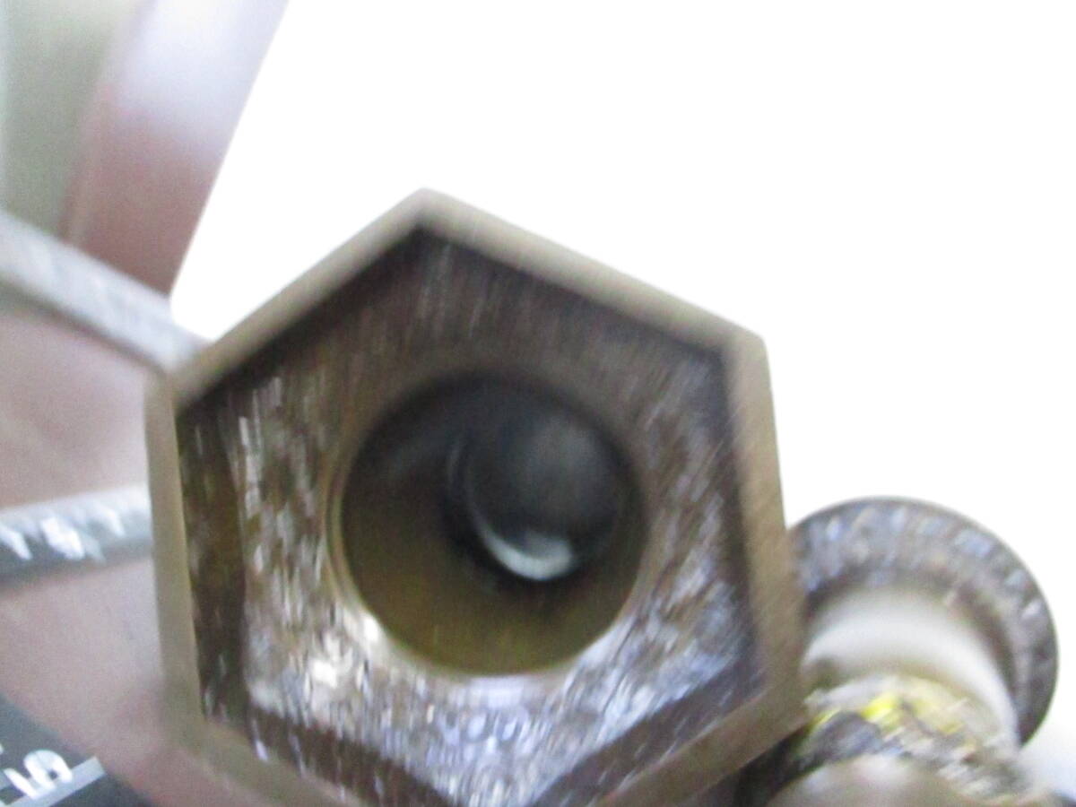 ②未使用保管☆真鍮製 宣徳色 鶴 燭台 花立 獅子香炉 三具足 在 ②未使用保管☆真鍮製 宣徳色 鶴 燭台 花立 獅子香炉 三具足 在