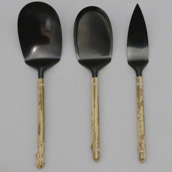 茶器/茶道具 灰道具】 灰匙&灰押さえセット 黒味 三本セット 吉羽 茶器/茶道具 灰道具】 灰匙&灰押さえセット 黒味 三本セット 吉羽