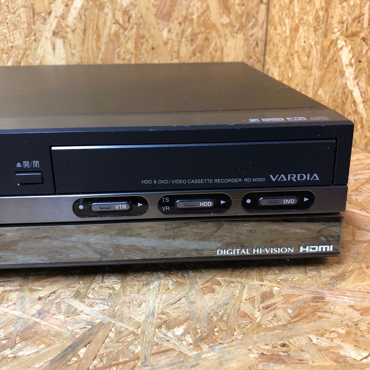 TOSHIBA 東芝 VTR一体型HDD&DVDビデオレコーダー RD-W300 TOSHIBA 東芝 VTR一体型HDD&DVDビデオレコーダー RD-W300