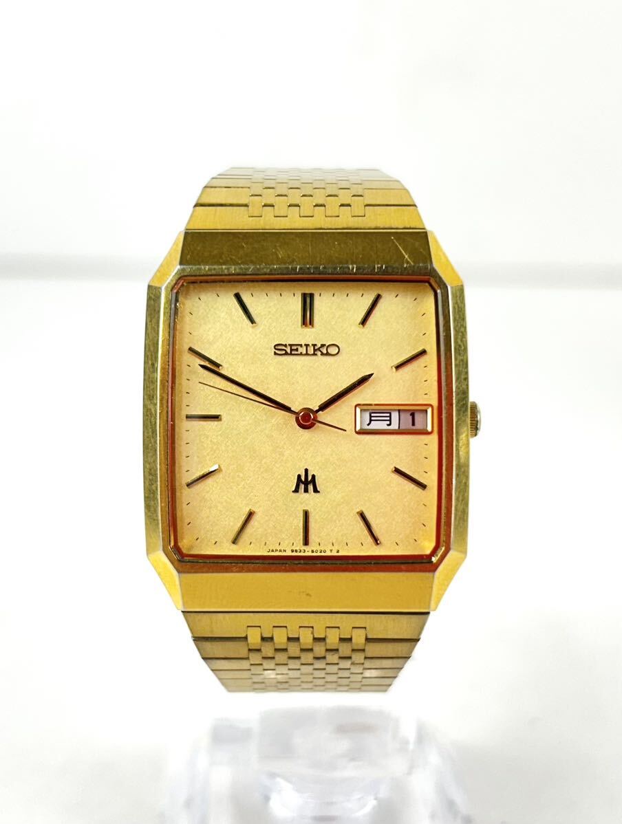 【HK5955】 SEIKO セイコー MAJESTA マジェスタ 9533-5020 Qz クォーツ ゴールド文字盤 デイデイト スクエア メンズ 腕時計 φ50.25
