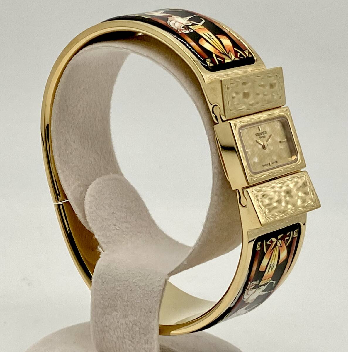 ★内箱・保証書付きエルメス ロケ バングルウォッチ LO1.210 クォーツ レディース_737520 エルメス HERMES ロケ 腕時計 ステンレススチール L01.210 レディース