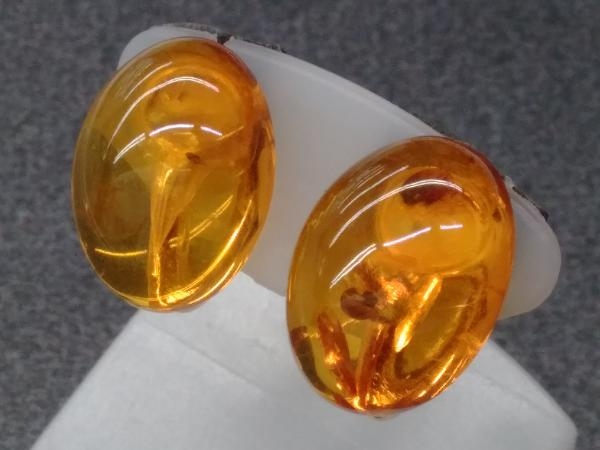 メッキアクセサリー 天然こはく／コパル イヤリング アクセサリー ねじ式 ソーティング付き