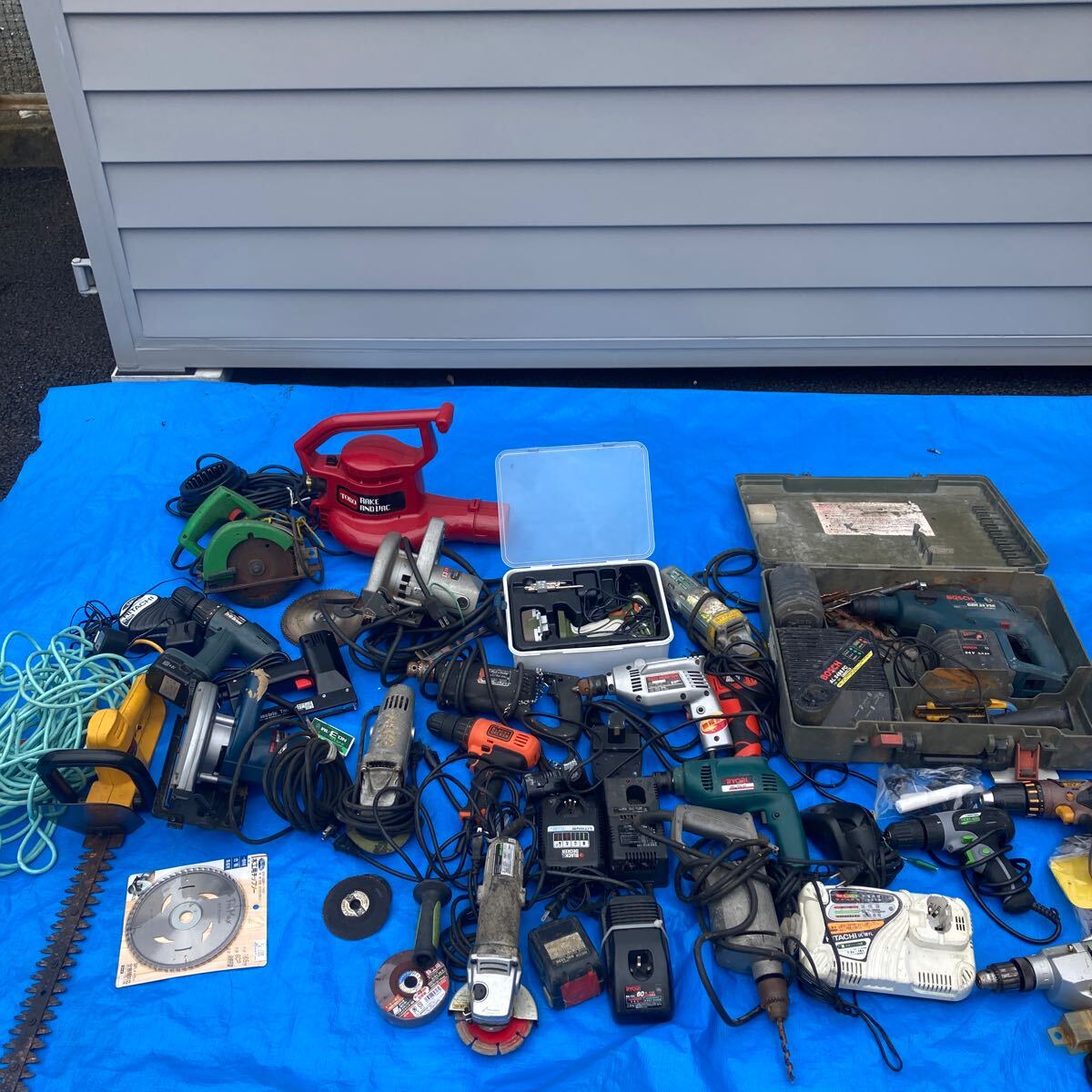 【引き取り限定】電動工具 電動ドリル 大工道具 充電器 インパクトドライバー マルノコ BOSCH makita RYOBI HITACHI まとめて①