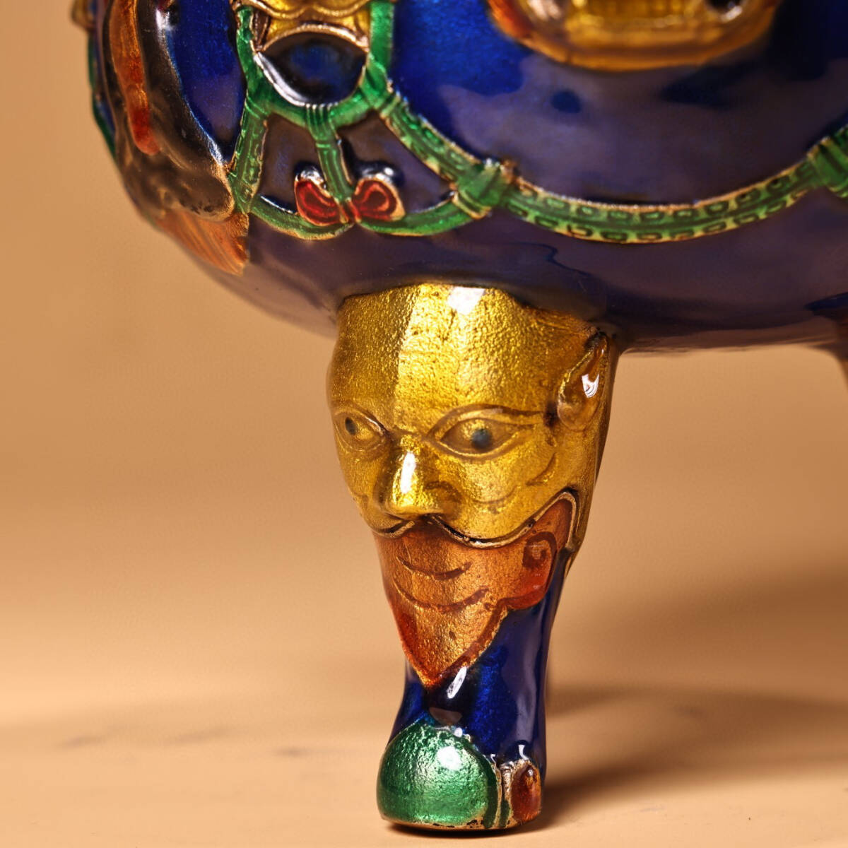 古銅器 收藏【舊藏銅胎 絲琺瑯彩 景泰藍 【三獸足雙龍耳獅王熏