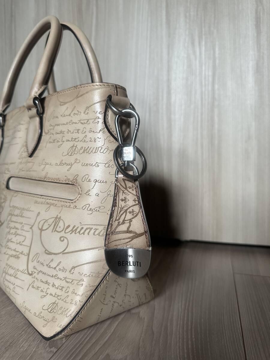 定価7 4万 Berluti Full Scrit Leather Shoehorn Key Ring 定価7 4万 Berluti Full Scrit Leather Shoehorn Key Ring