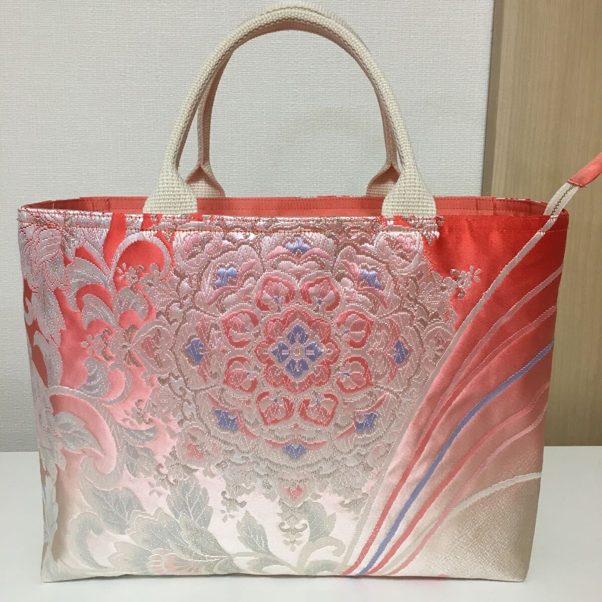 ♪時空♪「中型トートバッグマチ10cmフタ付き」袋帯リメイク　正絹　唐花紋様　グラデーション　ピンク色系　★古布★