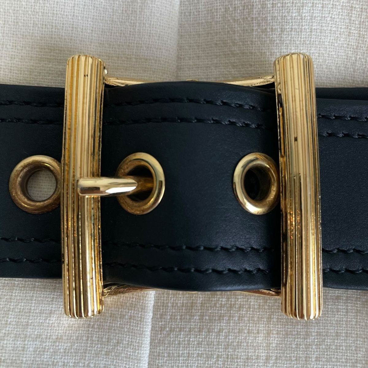 美品 EMILIO PUCCI エミリオプッチ ストレッチ ひざ丈 レザー 美品 EMILIO PUCCI エミリオプッチ ストレッチ ひざ丈 レザー