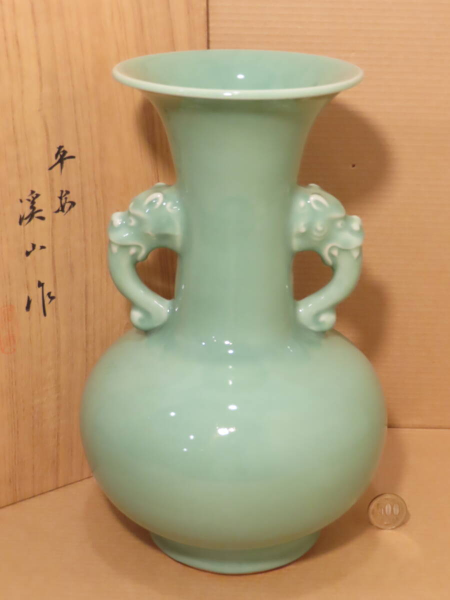 加藤渓山 天龍寺青磁 耳付花瓶 共箱 耳付 花入 花生 茶道具【k3060】 Yahoo!オークション - 加藤渓山 天龍寺 青瓷 耳付 花瓶 共箱付き