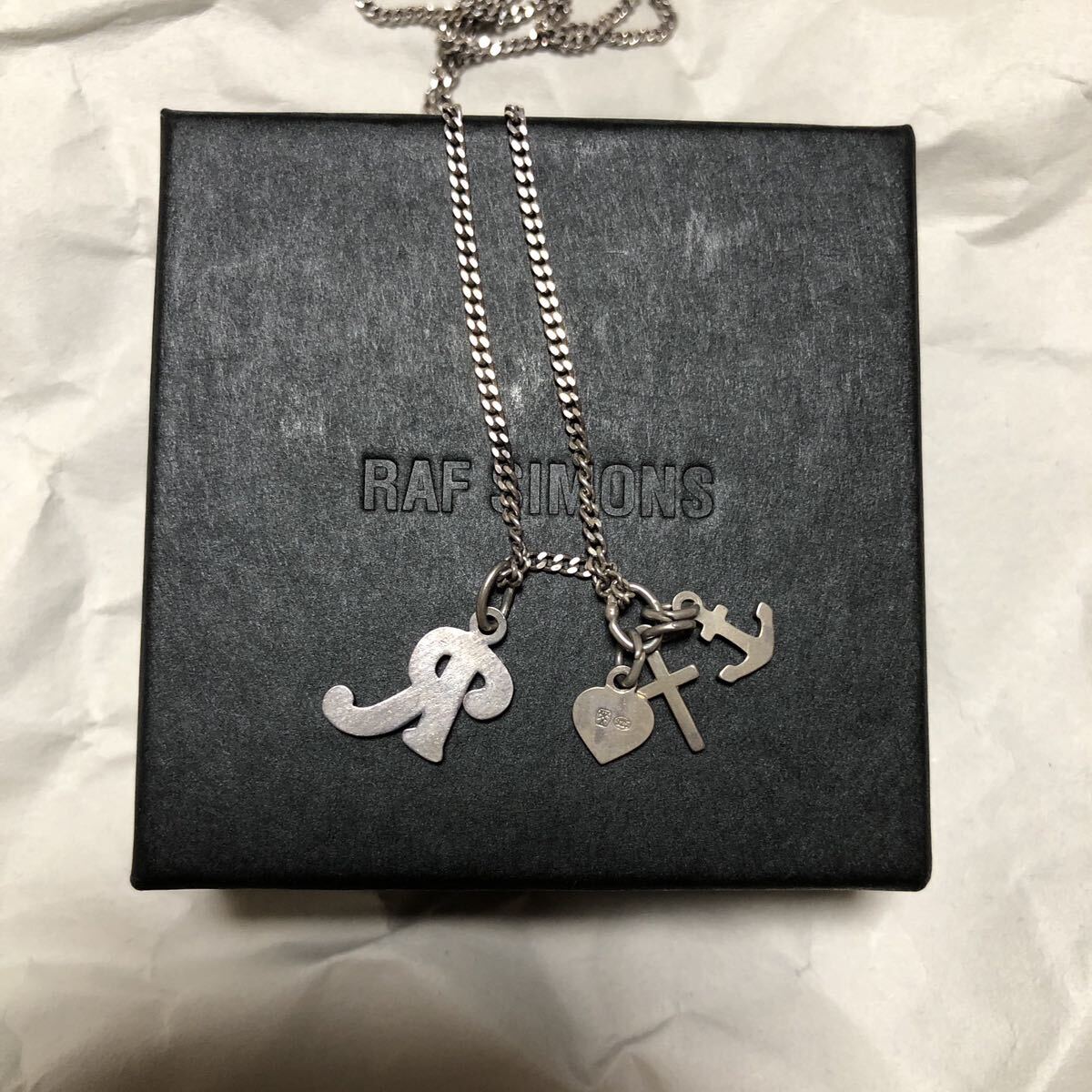 Yahoo!オークション - RAF SIMONS ラフシモンズ Rロゴ ハート Yahoo!オークション - RAF SIMONS ラフシモンズ Rロゴ ハート