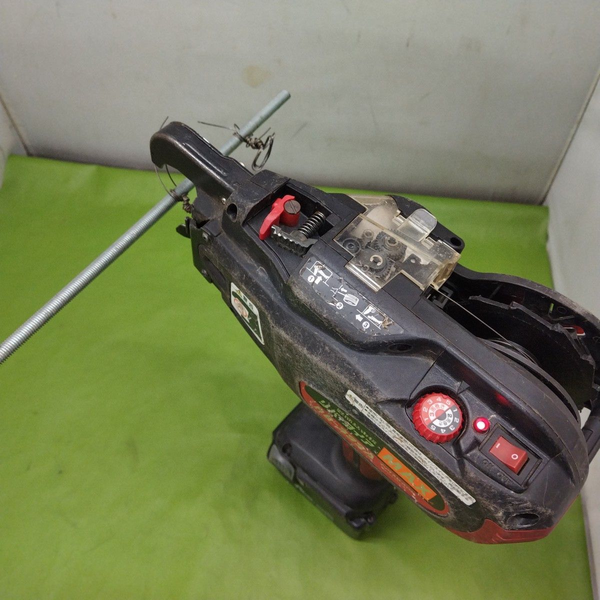 MAX RB-399A-FB2C 鉄筋結束機 リバータイア 14.4V 充電器・充 MAX RB-399A-FB2C 鉄筋結束機 リバータイア 14.4V 充電器・充