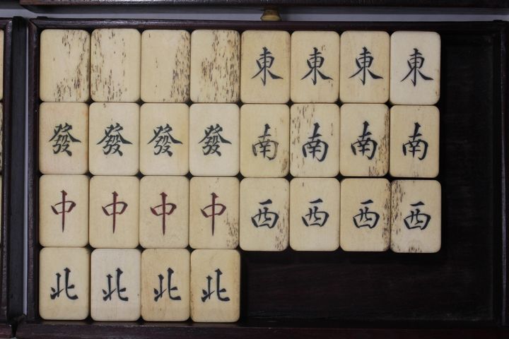 f172 技工名品 中国古渡 時代物 骨製 背竹 麻雀牌 唐木 紫檀箱 f172 技工名品 中国古渡 時代物 骨製 背竹 麻雀牌 唐木 紫檀箱