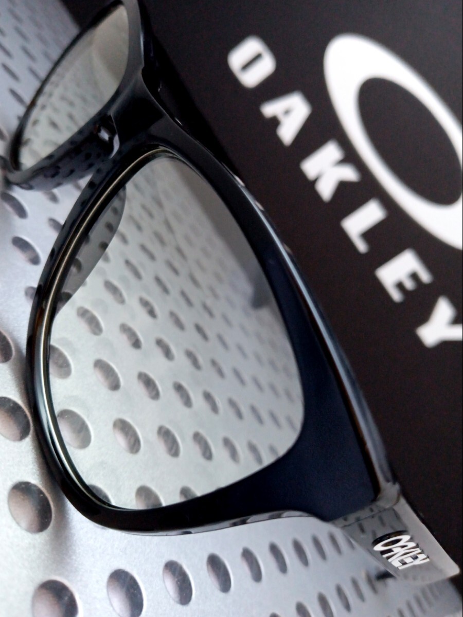 調光！フロッグスキン☆ポリッシュドブラック【OAKLEY】FROGSKINS　オークリー　PHOTOCHROMIC　サングラス