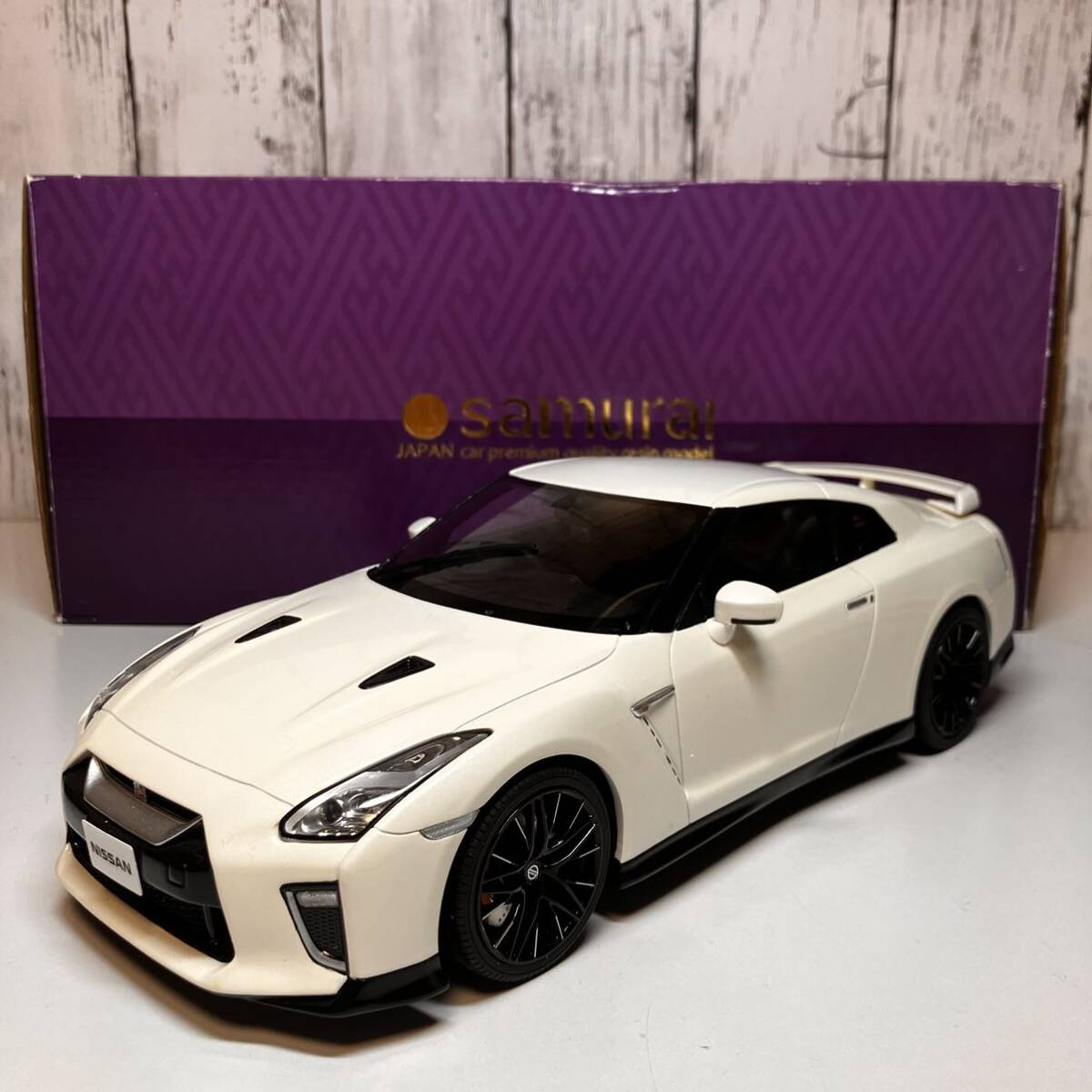 KYOSHO 京商 サムライ 日産 GT-R プレミアムエディション 1/18 KYOSHO 京商 サムライ 日産 GT-R プレミアムエディション 1/18