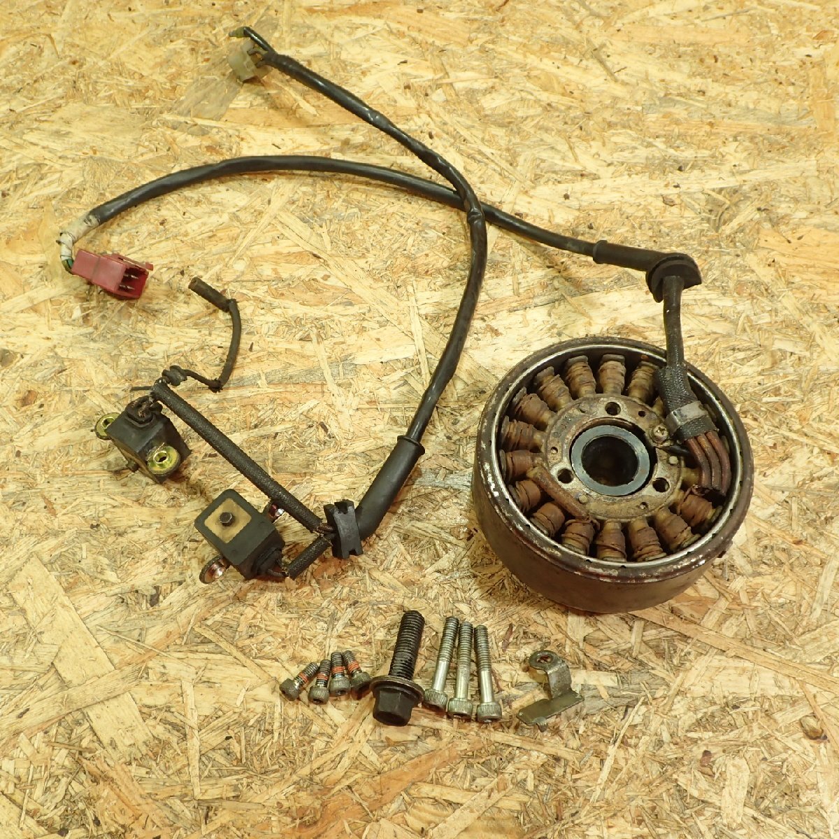 【送料SSサイズ】HONDA MC18-1103*** NSR250R ジェネレーター フライホイール ピックアップコイル 検.( 88 89 KV3 20249 1 橙12