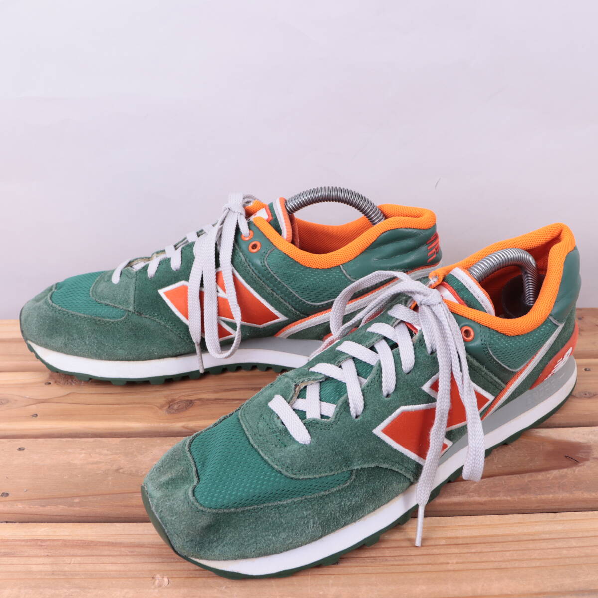 z4971【574】ニューバランス US8.5 26.5cm/緑 グリーン オレンジ グレー newbalance メンズ スニーカー 中古