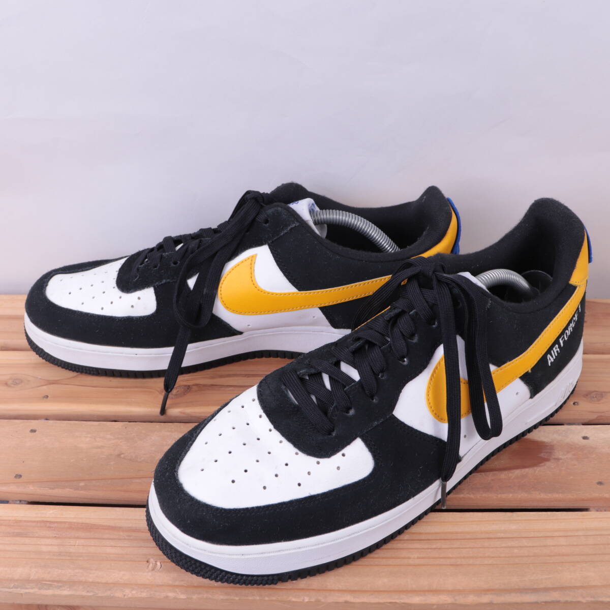 z4974 ナイキ エアフォース1 US11 29.0cm/白 ホワイト 黒 黄 NIKE AIRFORCE1 メンズ スニーカー 中古