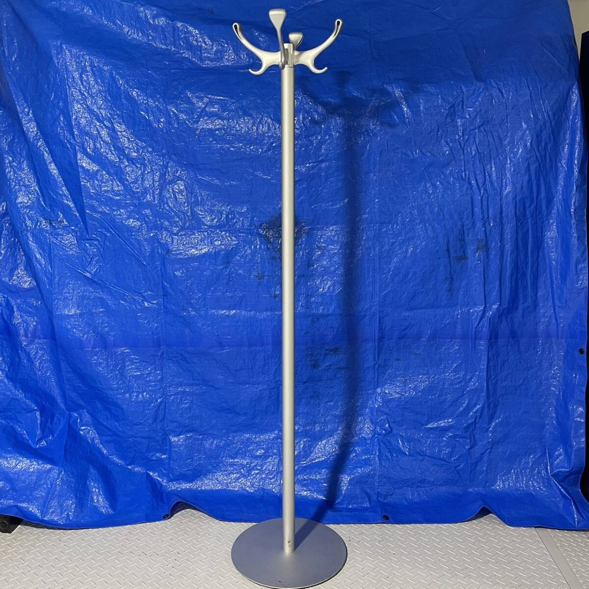 I0019【1点限定】オカムラ/okamura コートハンガー (シルバー) ポールスタンド 4E63CH B927 2019年製 (約)W400㎜×D400㎜×H1760㎜_画像1