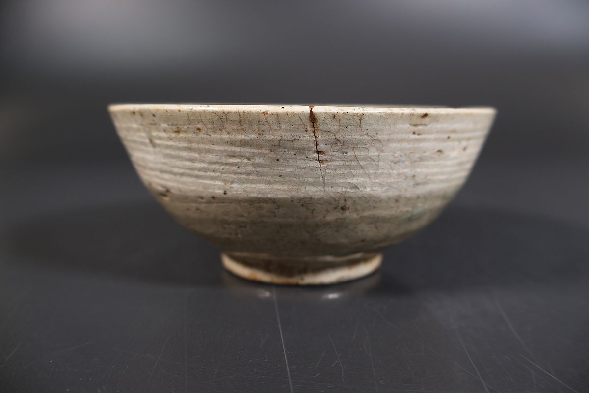 □李朝 青磁白象嵌平碗|工芸品 □李朝 青磁白象嵌平碗|工芸品