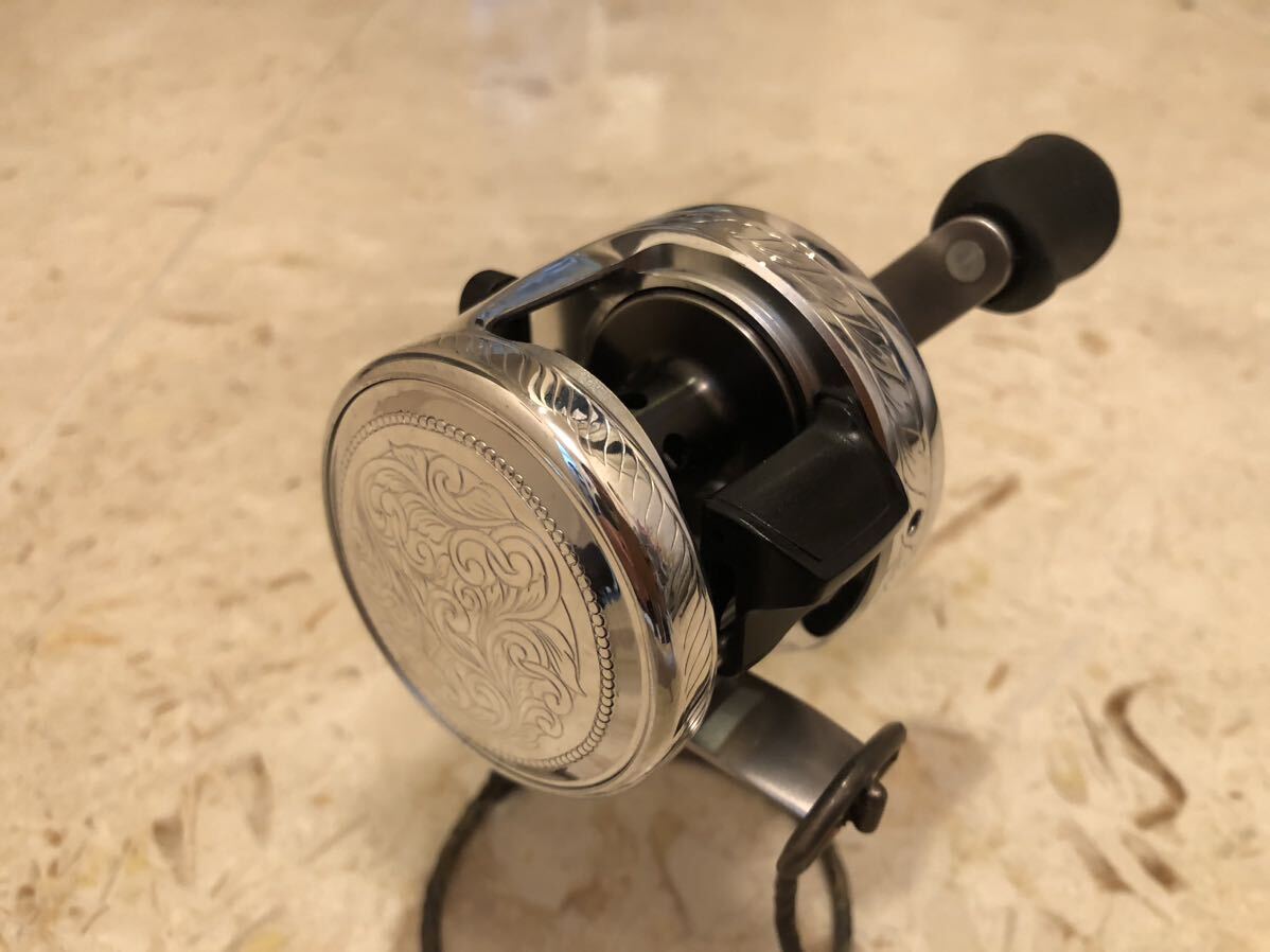 シマノ 12カルカッタ100 カスタム SHIMANO 彫金カスタム 送料 シマノ 12カルカッタ100 カスタム SHIMANO 彫金カスタム 送料