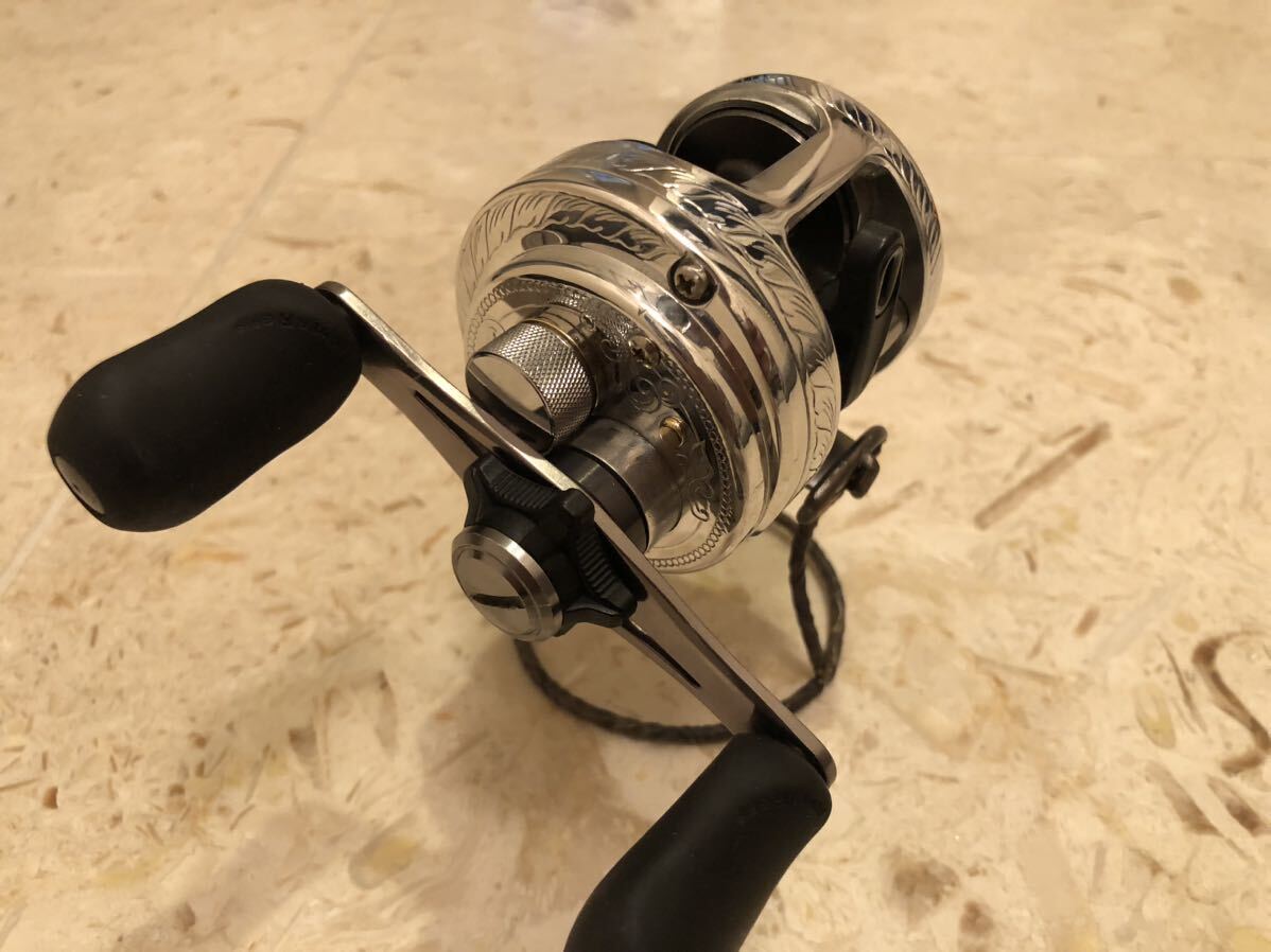 シマノ 12カルカッタ100 カスタム SHIMANO 彫金カスタム 送料 シマノ 12カルカッタ100 カスタム SHIMANO 彫金カスタム 送料