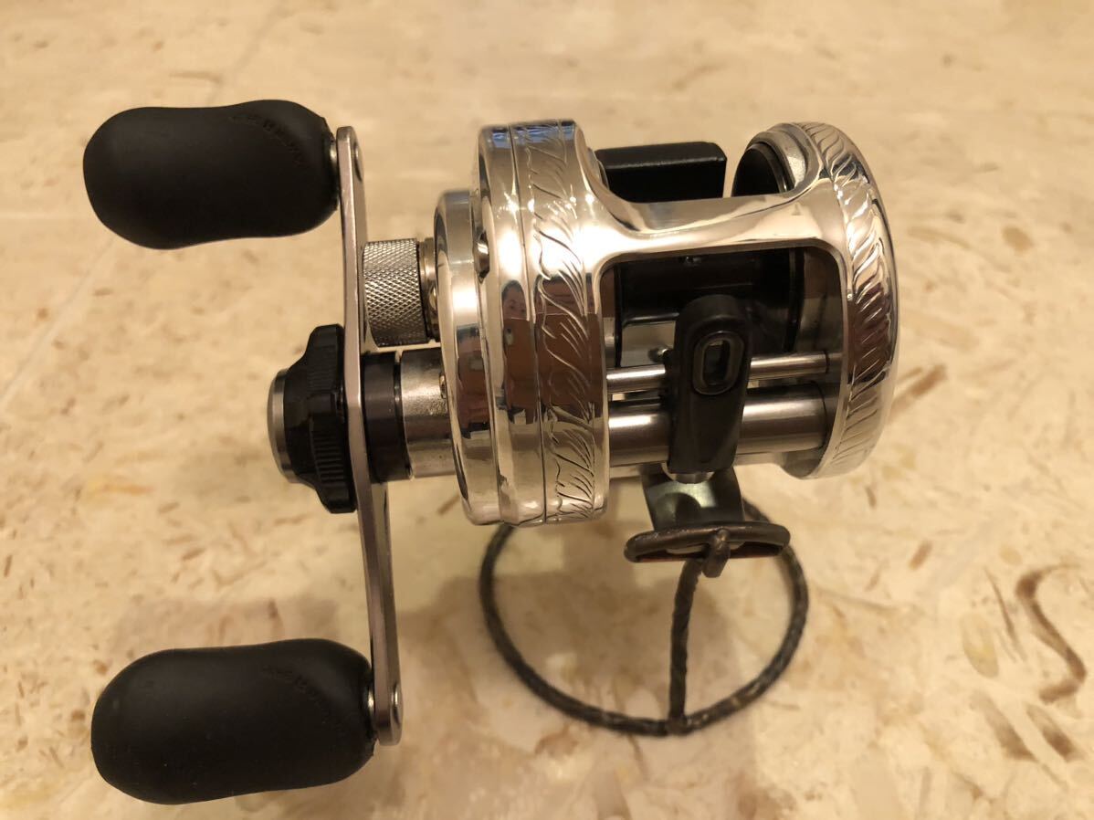 シマノ 12カルカッタ100 カスタム SHIMANO 彫金カスタム 送料 シマノ 12カルカッタ100 カスタム SHIMANO 彫金カスタム 送料