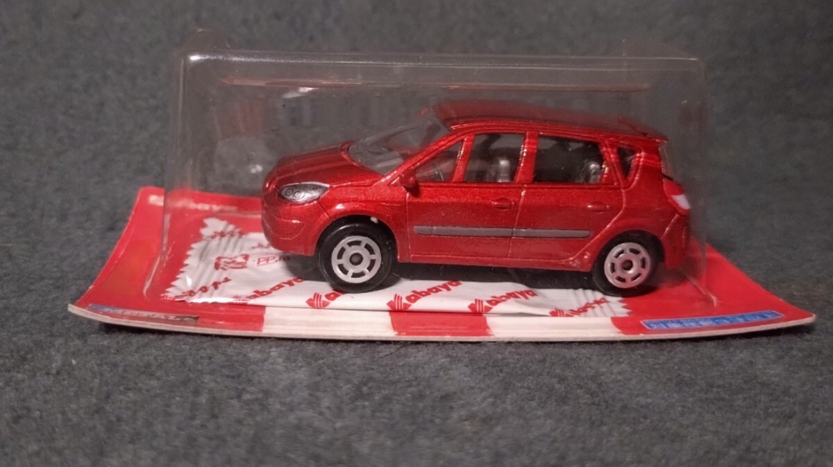  package unopened MajoRette ( hippopotamus ya) Renault Scenic 2 red 