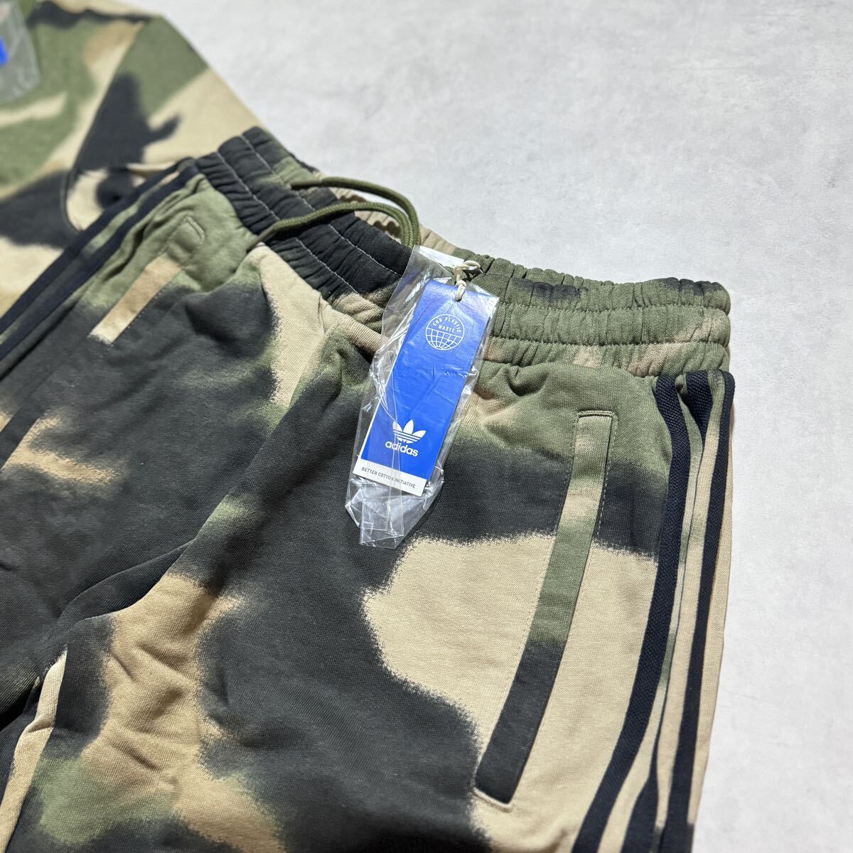 新品 Msize アディダスオリジナルス 上下セットアップ 迷彩 カモ