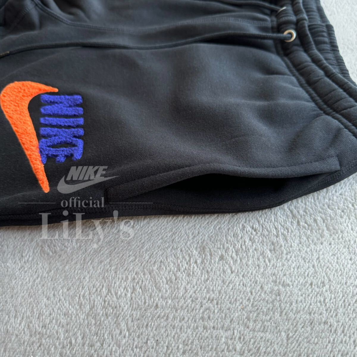 新品未使用 NIKE上下セットアップ Mサイズ 黒 ブラック ナイキ 新品未使用 NIKE上下セットアップ Mサイズ 黒 ブラック ナイキ