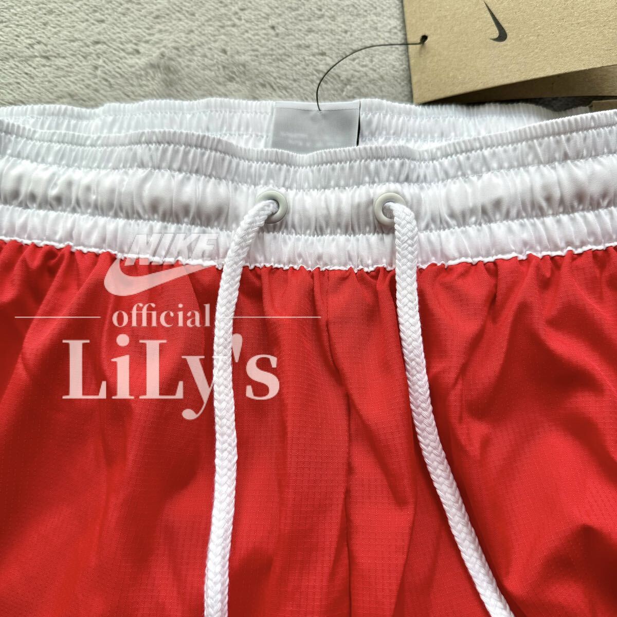 新品未使用 NIKE上下セットアップ L ナイロン 送料込み ナイキ 新品未使用 NIKE上下セットアップ L ナイロン 送料込み ナイキ