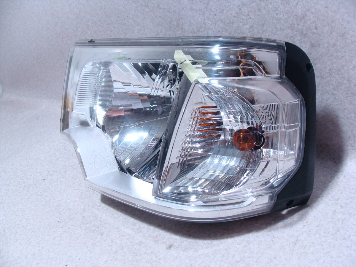 ミニキャブ U61T W0688 右ヘッドライト ヘッドランプ ヘッドレンズ 8301C432 ミニキャブ U61T W0688 右ヘッドライト ヘッドランプ ヘッドレンズ 8301C432
