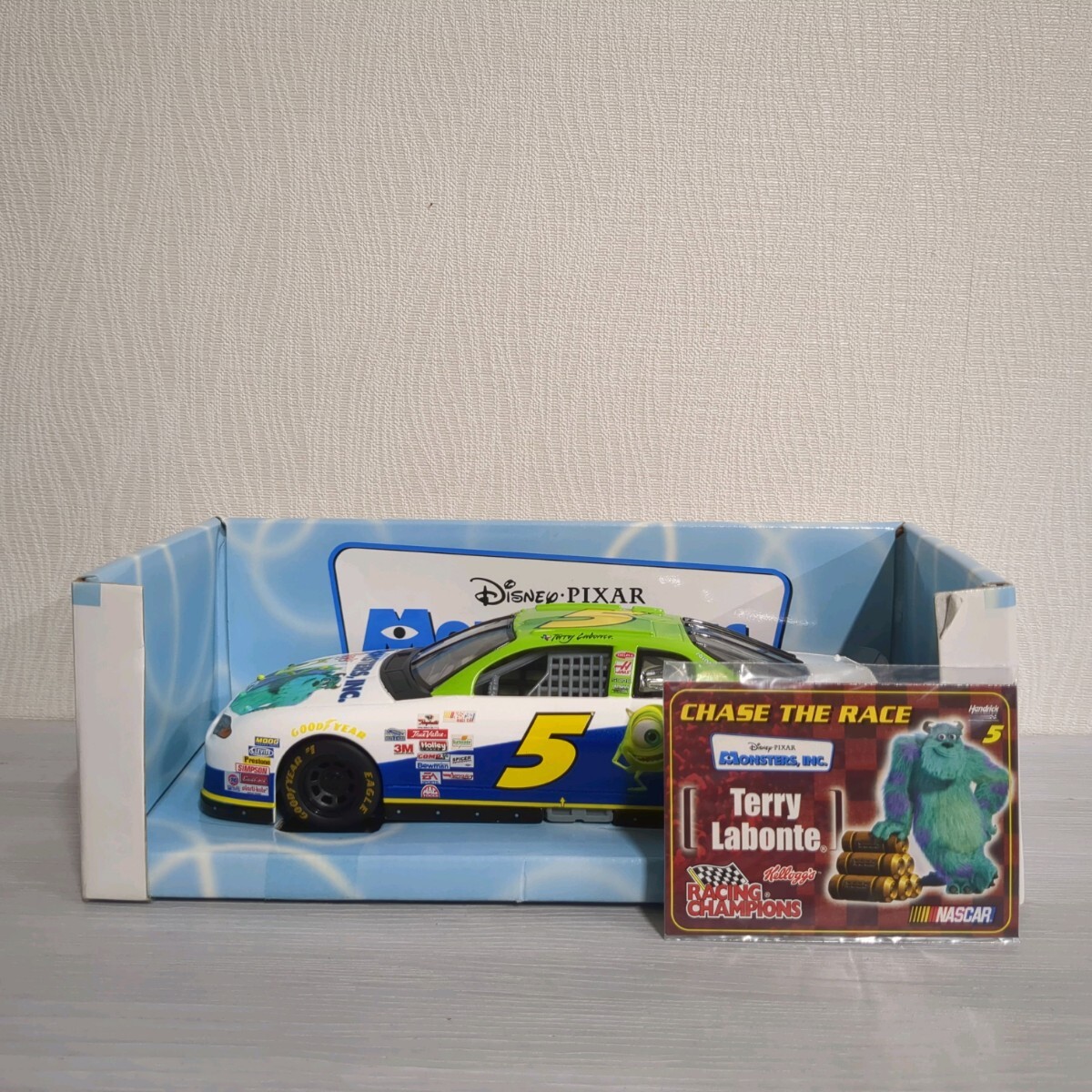 【激レア】 RACINGCHAMPION 1/24 ナスカー ディズニー ピクサー モンスターズ・インク ダイキャスト ミニカー NASCAR Disney Pixar